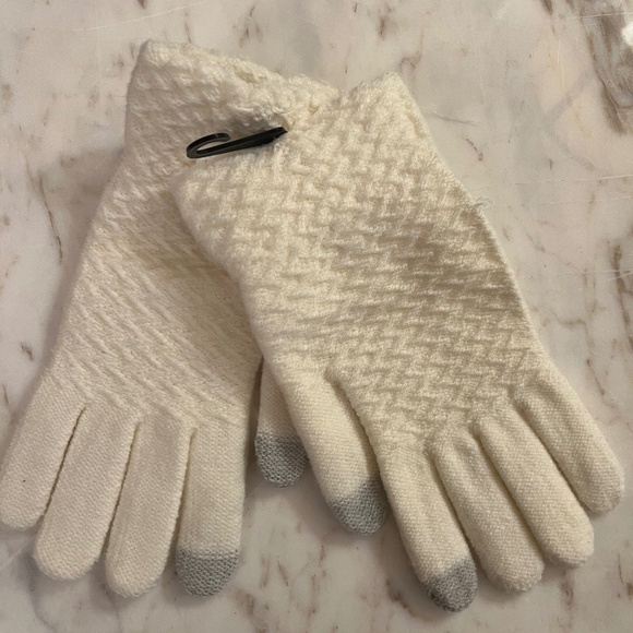 - UGG Winter White pom pom hat infinity scarf & glove set NWT - Picture 5 of 5